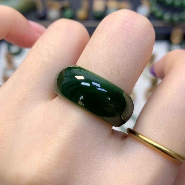 和田玉戒指未镶嵌碧玉俄7红皮帝王绿