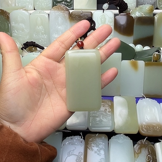 颈饰未镶嵌和田玉