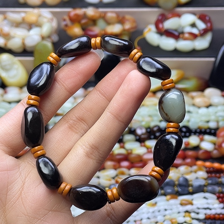 用***1和田玉未镶嵌手链