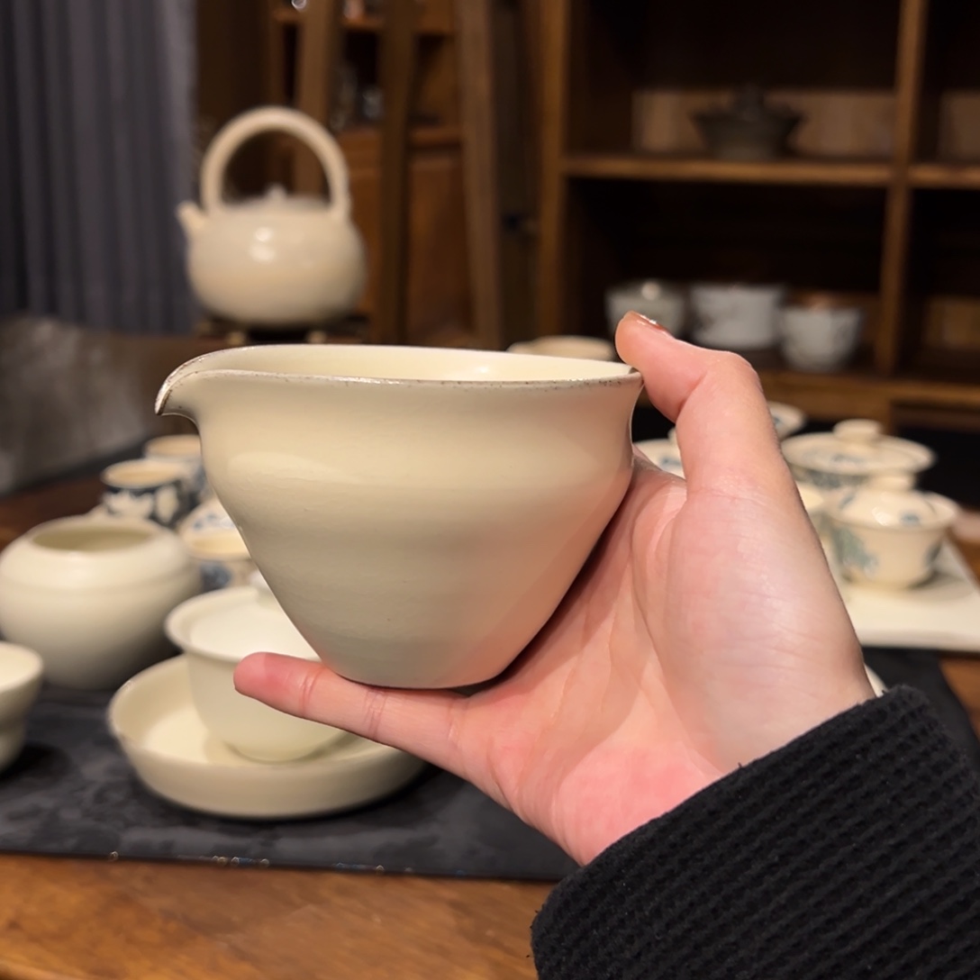 摆件 陶瓷。      陶瓷。        