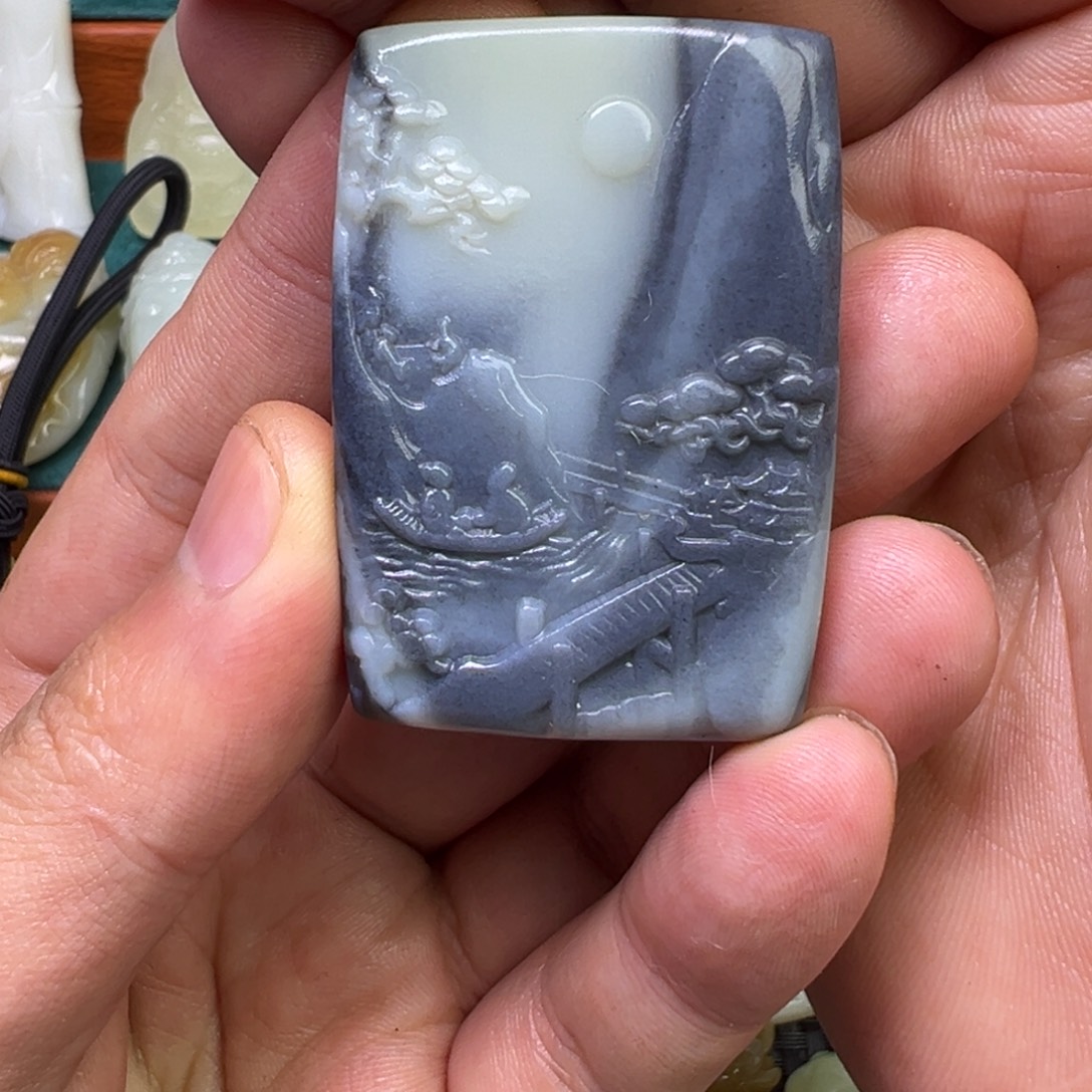 低***白和田玉未镶嵌颈饰