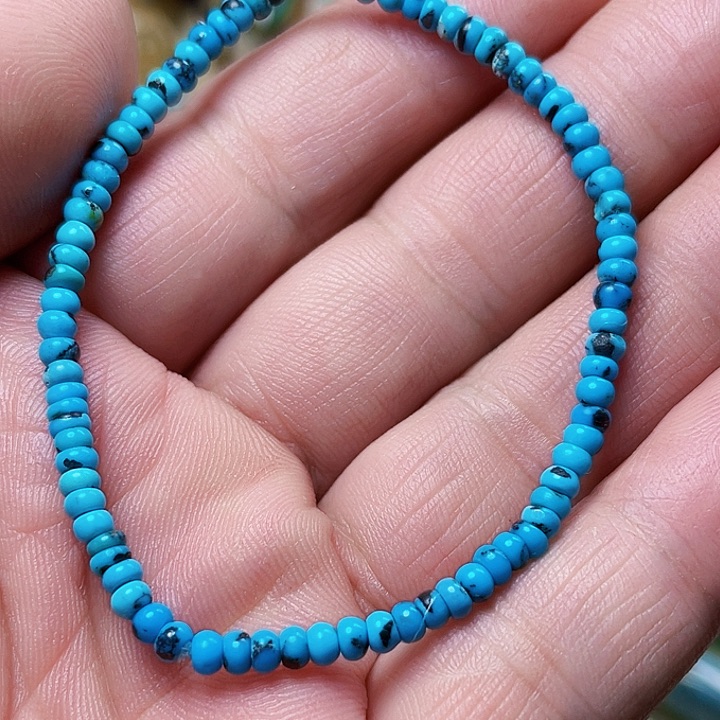 绿松石颈饰未镶嵌