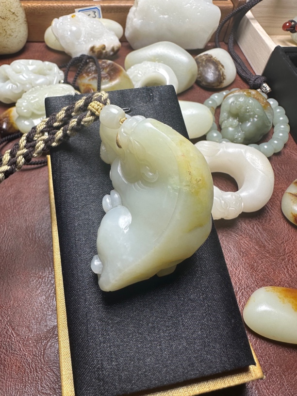 和田玉貔貅90克手把