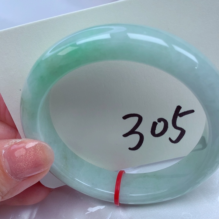 翡翠手镯未镶嵌翡翠