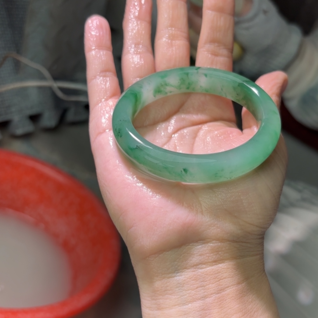 闽***询石英质玉（非洲翠）未镶嵌手镯定制
