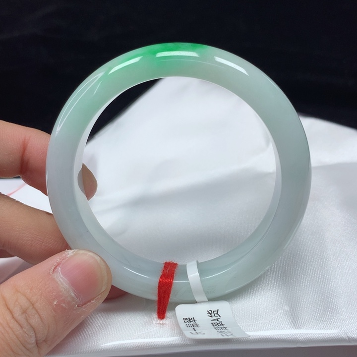 翡翠手镯（圆镯）未镶嵌53.6