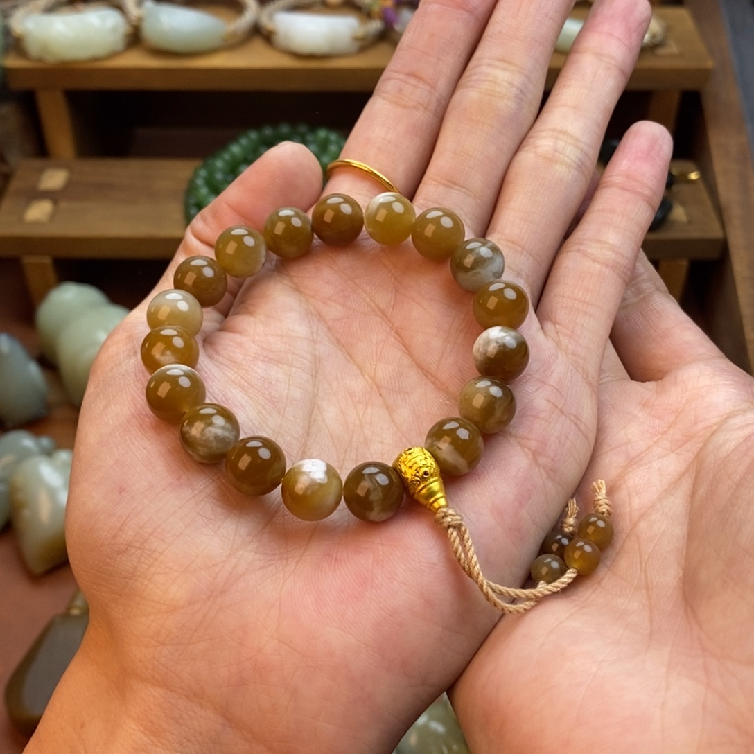 昕***雨和田玉（糖玉）未镶嵌颈饰