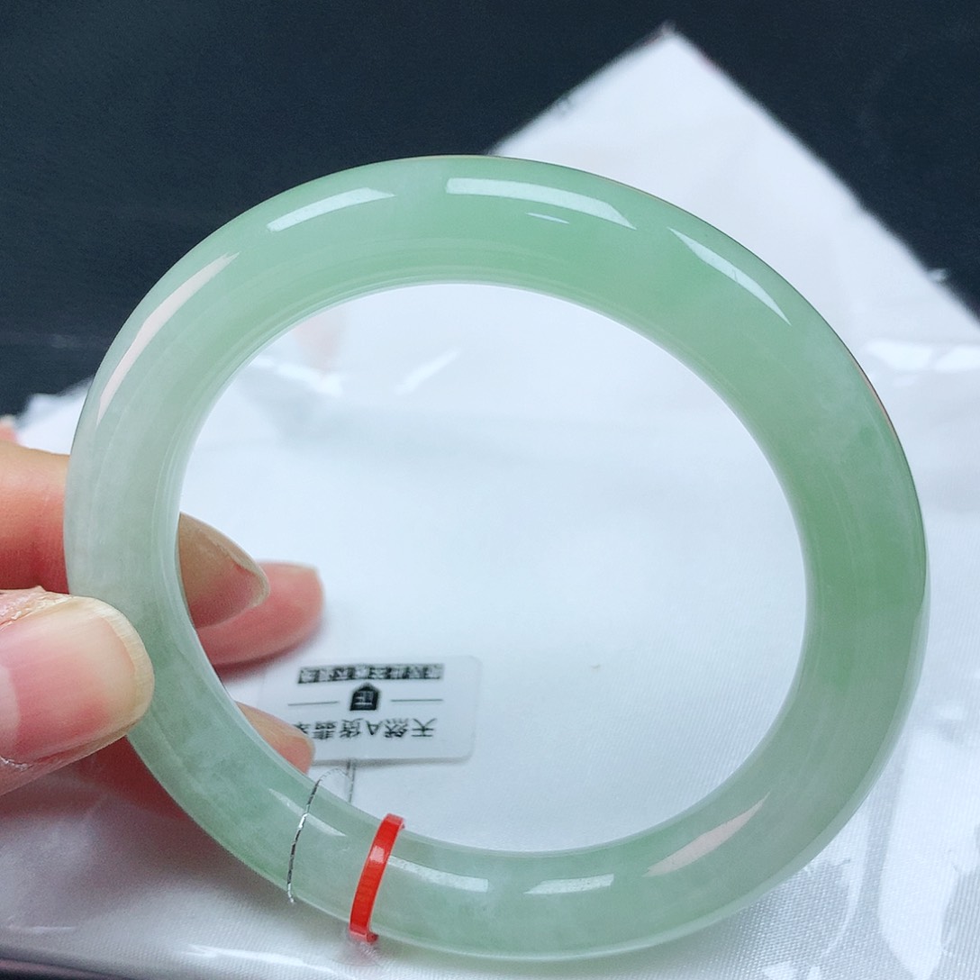 翡翠手镯未镶嵌56胖