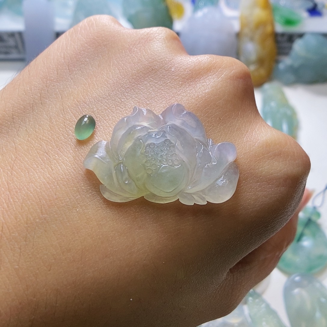 焱***定制翡翠未镶嵌莲花