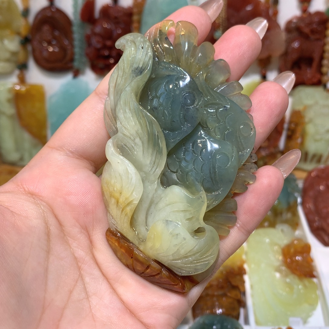 蛇纹石玉未镶嵌颈饰