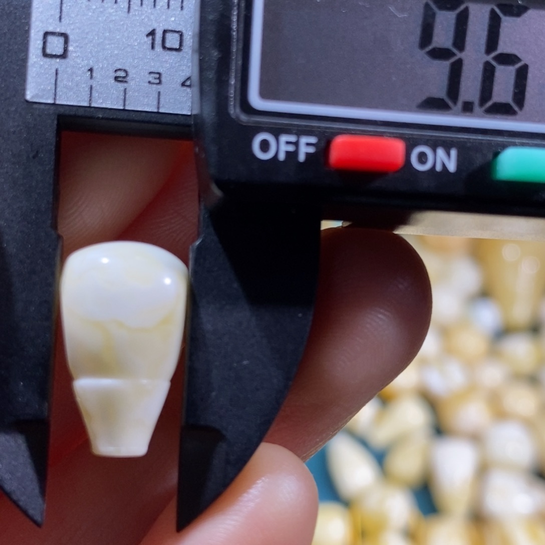 蜜蜡裸石未镶嵌微瑕