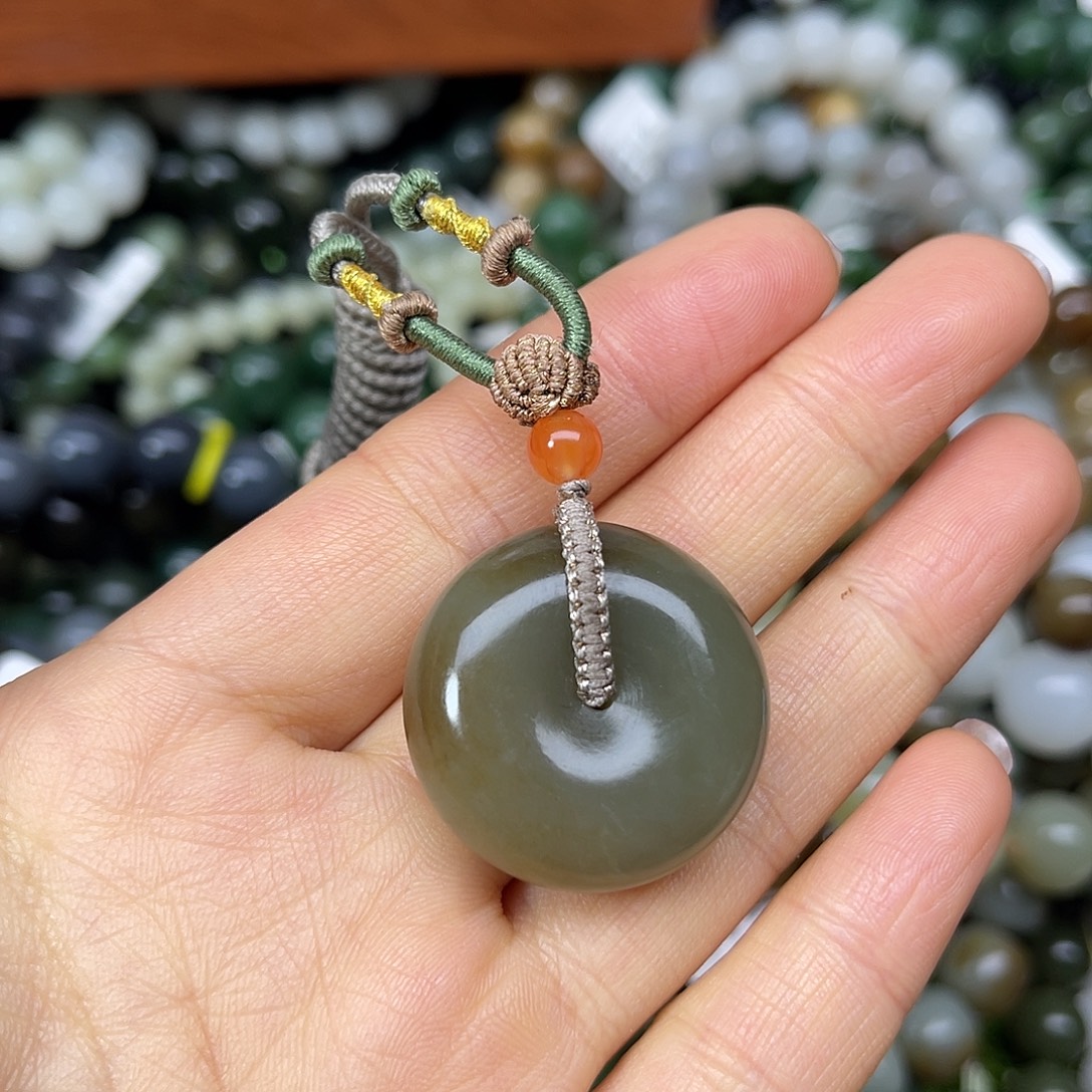 L***天和田玉未镶嵌手链