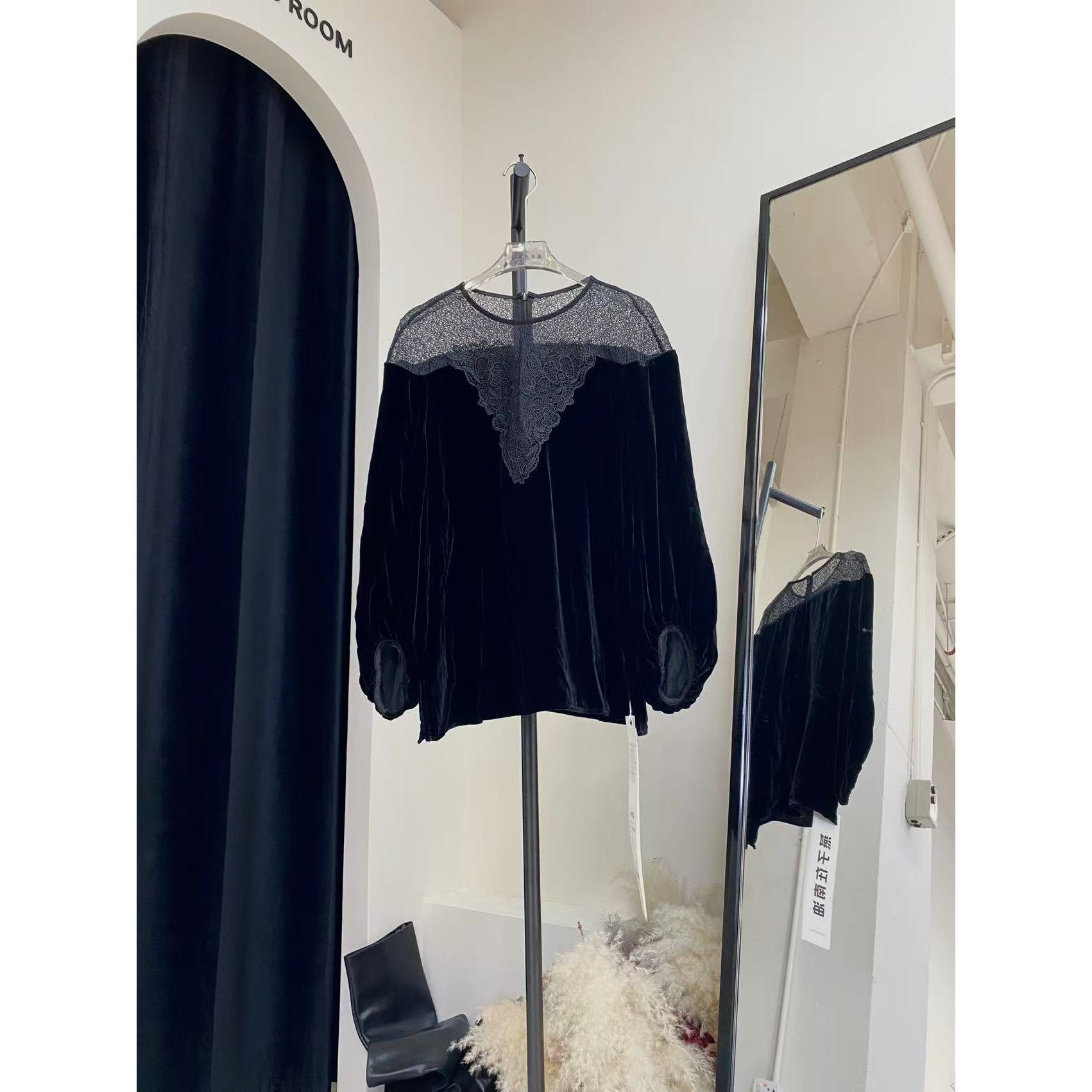 南油高端女装圆领镂空蕾丝拼接真丝丝绒长袖3076858621