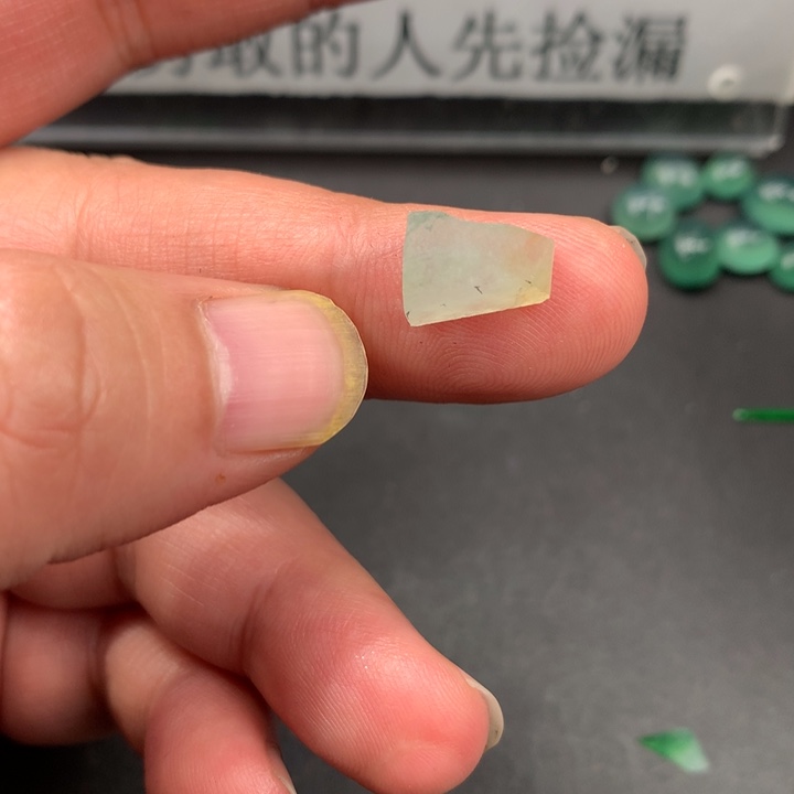 定制翡翠未镶嵌材料定制