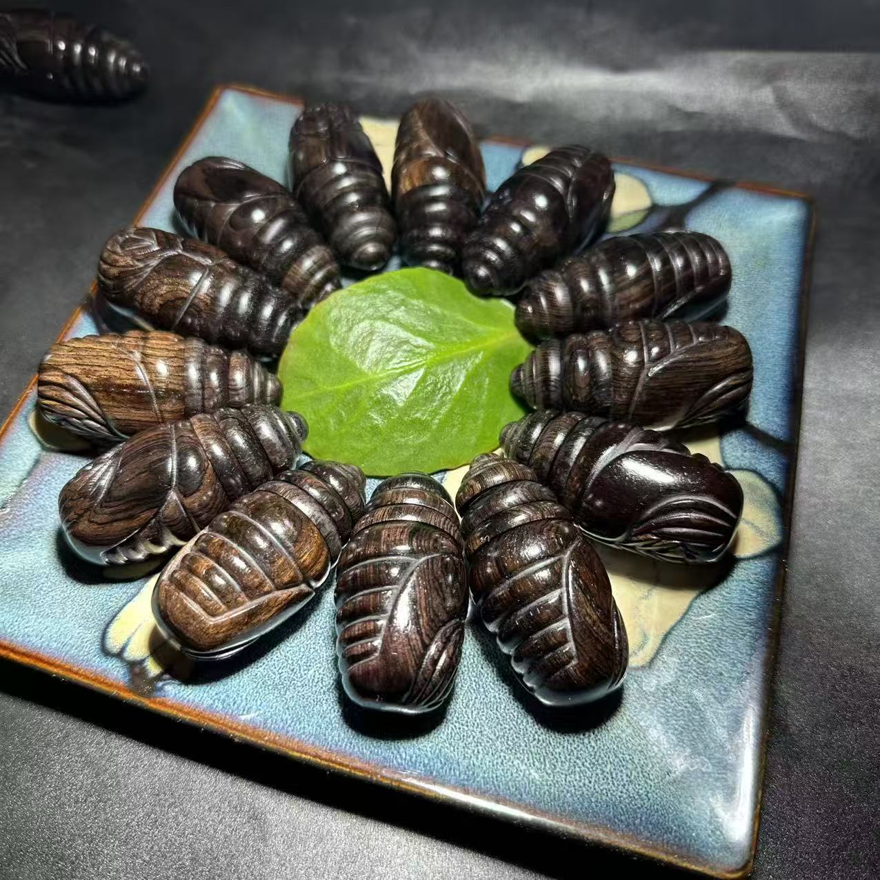 蝉蛹手把件雷击乌木高油高密手工雕刻可动蚕蛹东南西北手把件