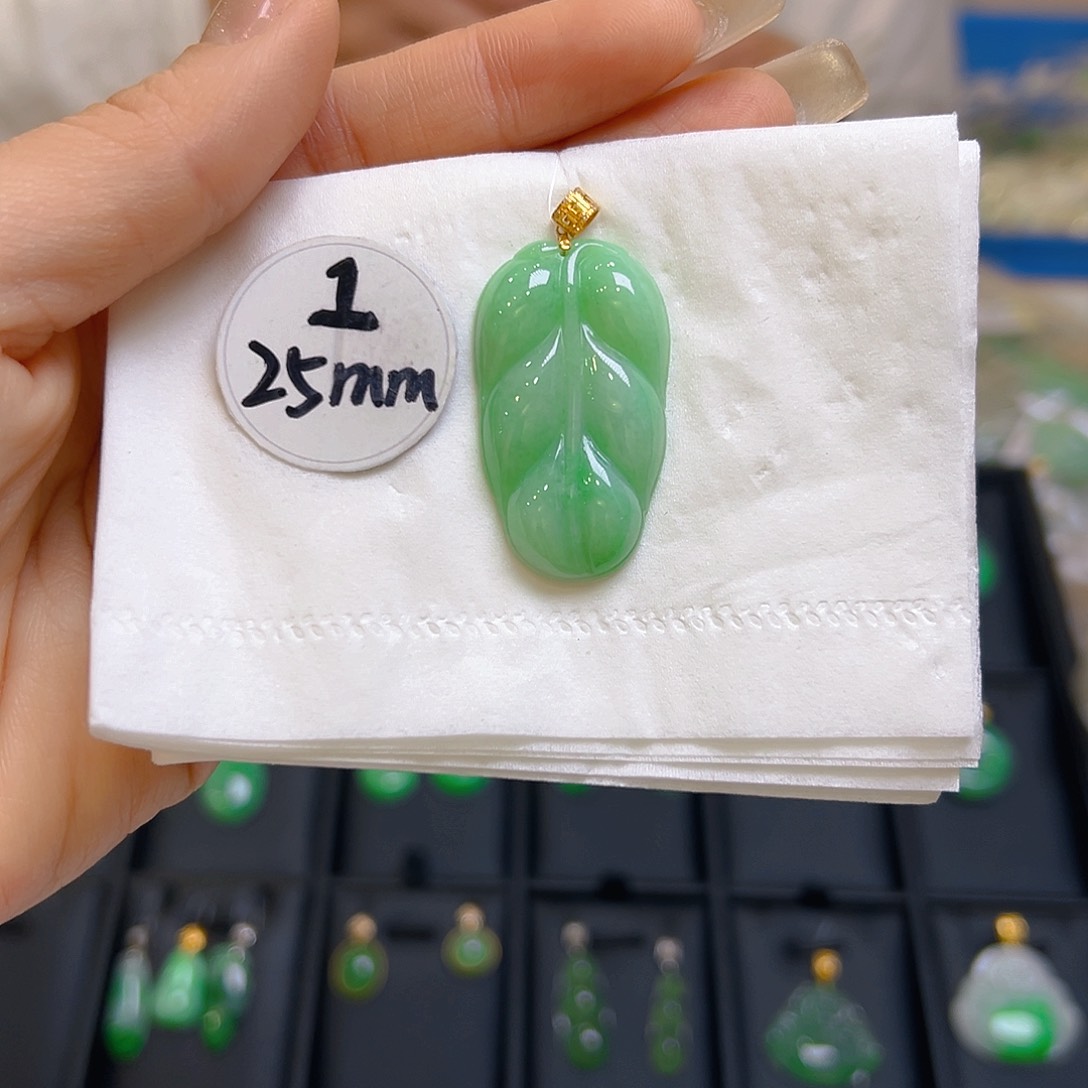 翡翠颈饰18K金镶嵌翡翠