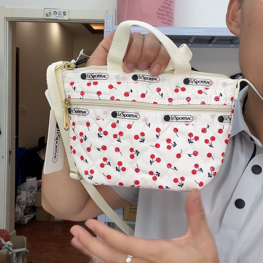 PU化妆包等各种产品和