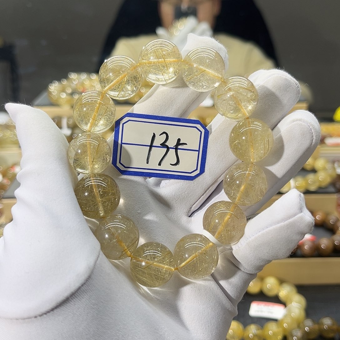 水晶手链未镶嵌团*姐晶莹剔透