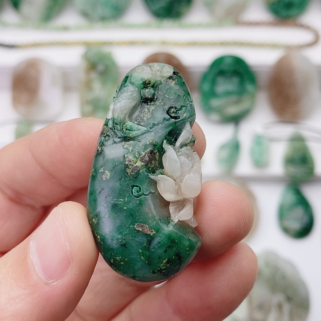 雪***狐独山玉未镶嵌颈饰