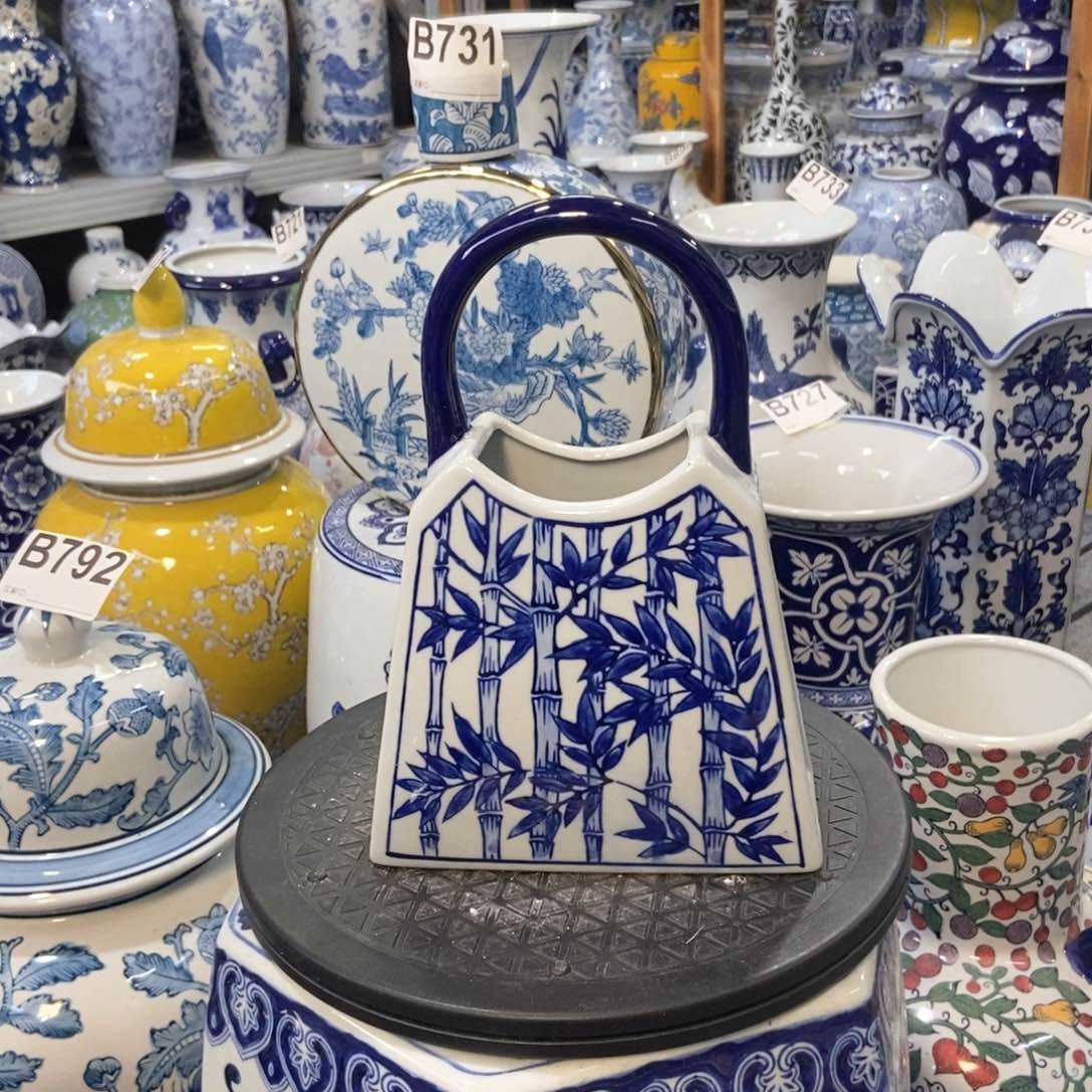 摆件花瓶手绘釉下彩