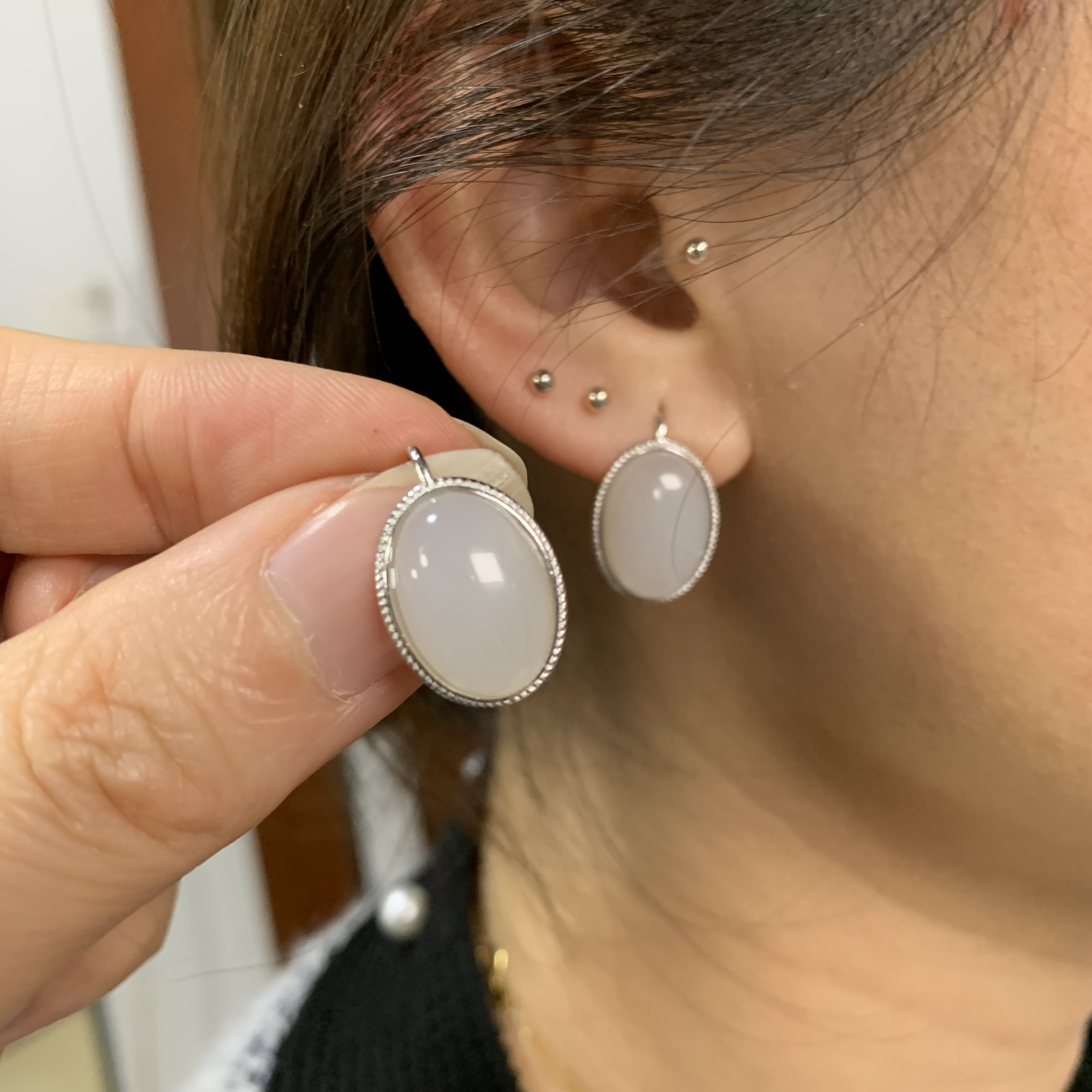 天然和田玉蛋面卡10*14mm左右通体S925银镶嵌高贵气质耳环耳饰