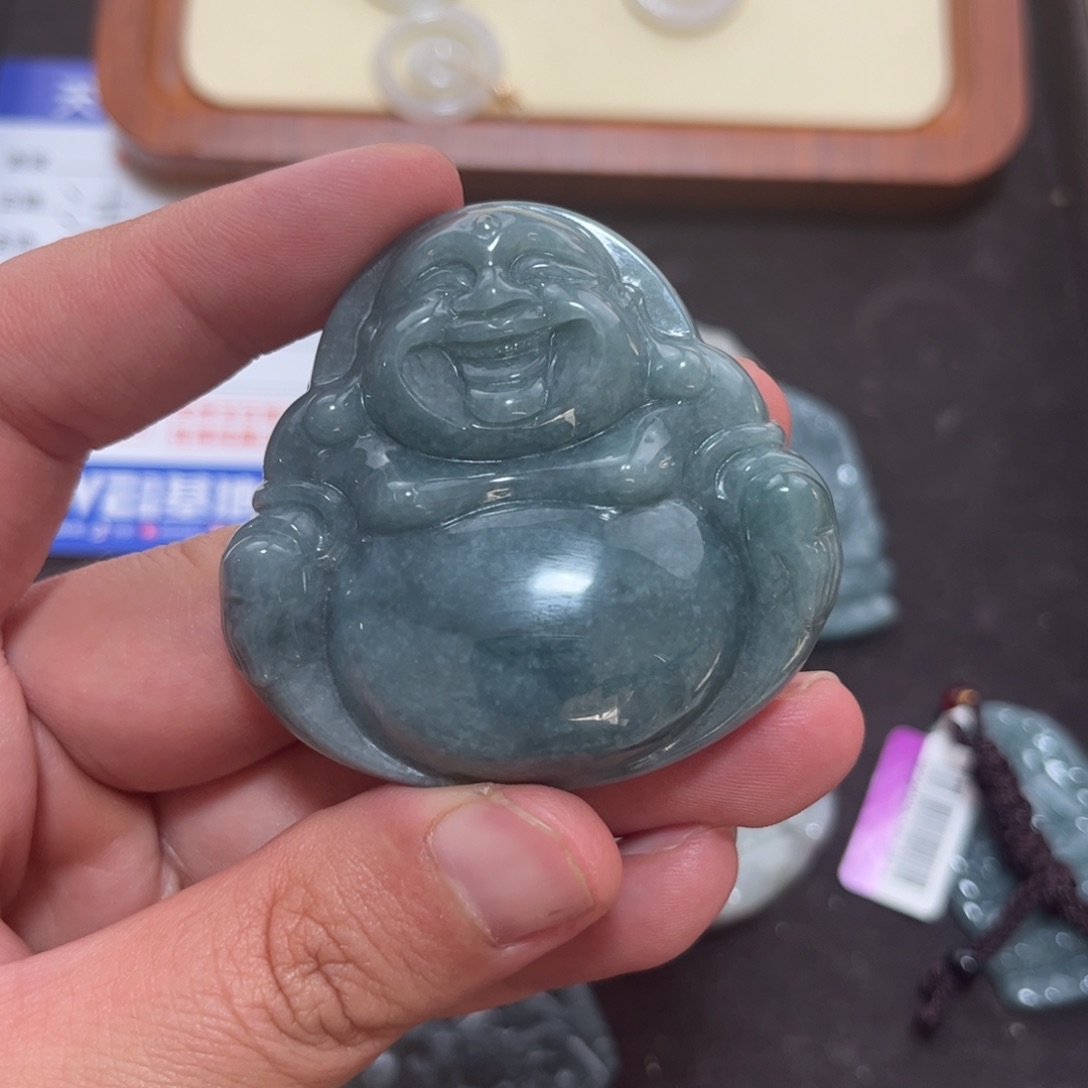 翡翠未镶嵌颈饰佛