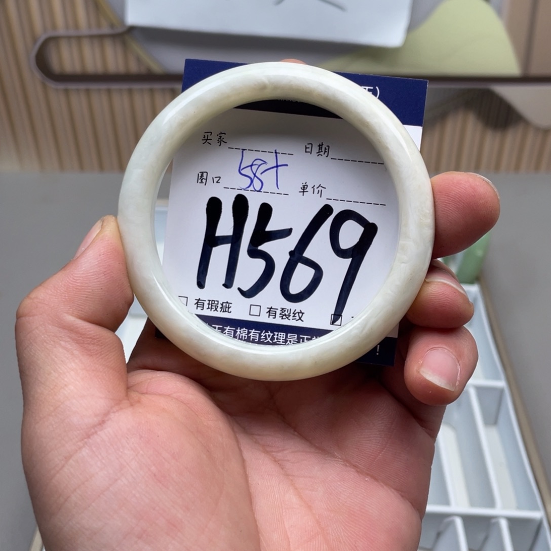 岫玉手镯手镯未镶嵌