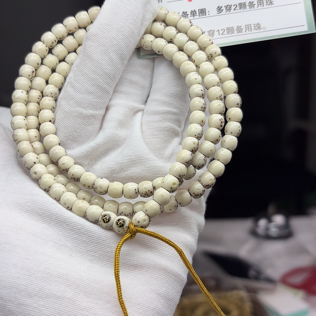 吊坠星月菩提A13。                 