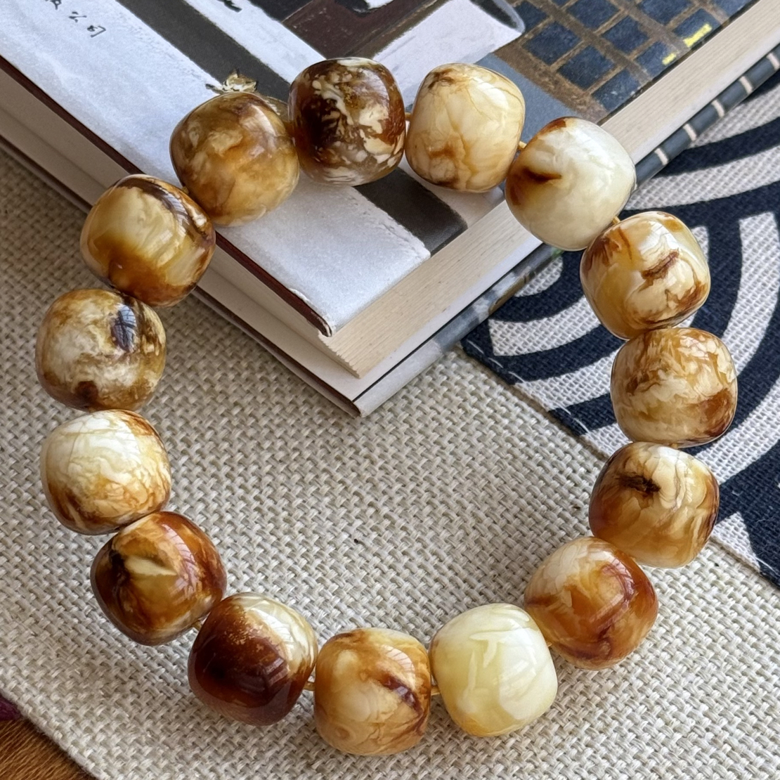 琥珀蜜蜡沁色蜜蜡.老型手串.尺寸16