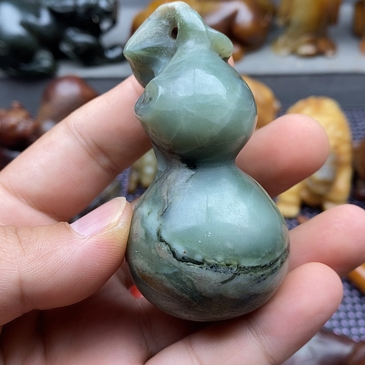 未镶嵌蛇纹石玉颈饰