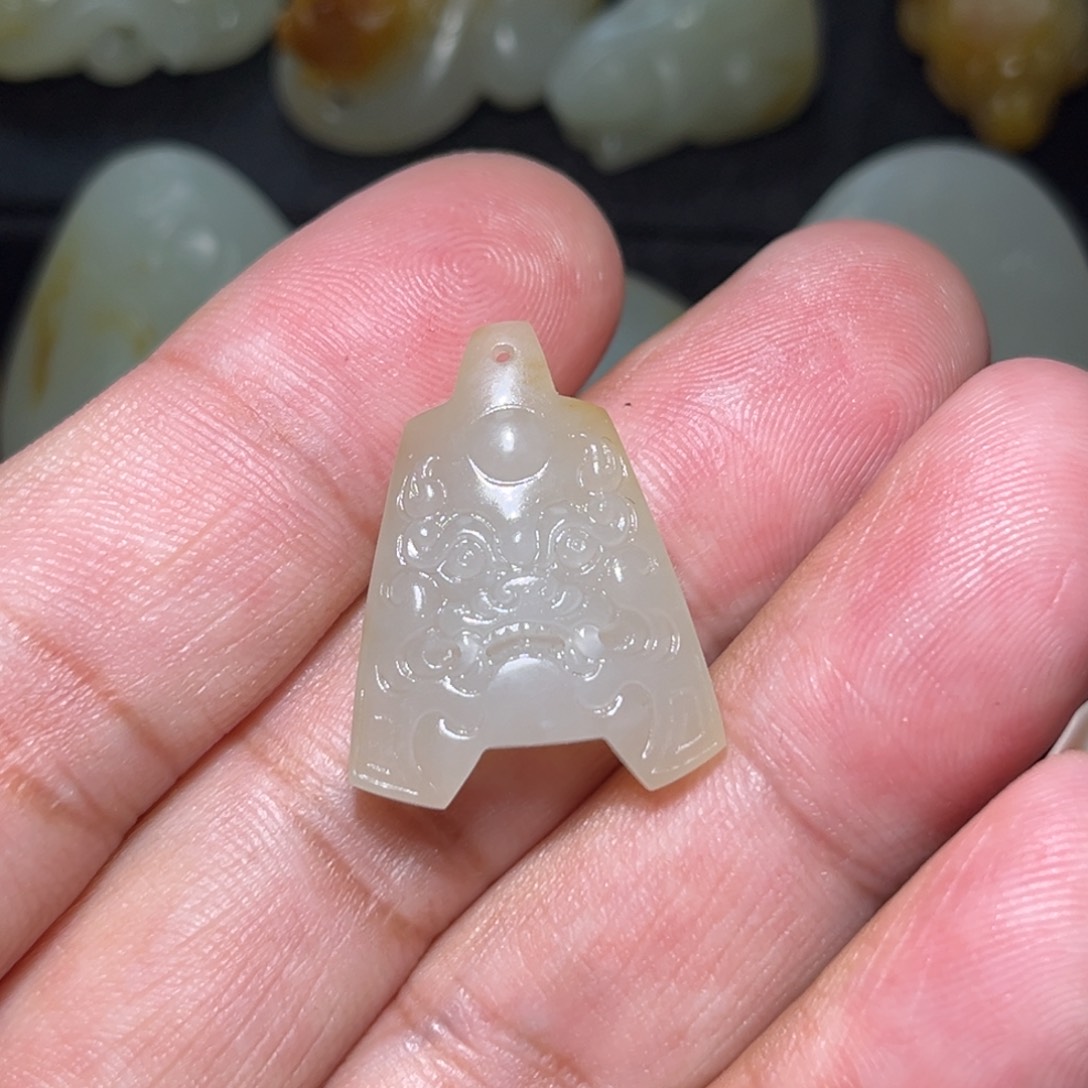 和田玉颈饰未镶嵌小****?