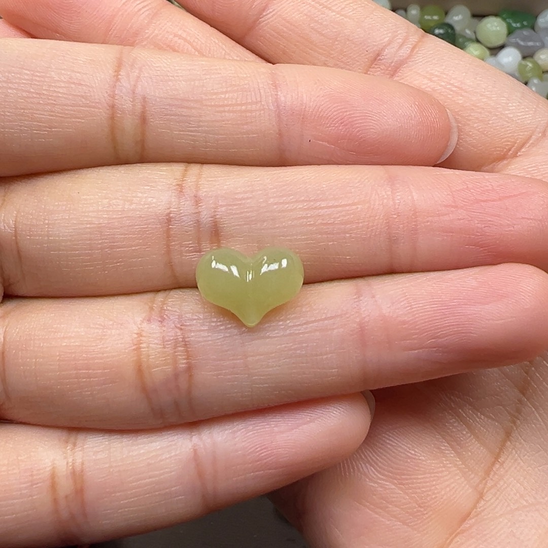 磊****和田玉未镶嵌颈饰