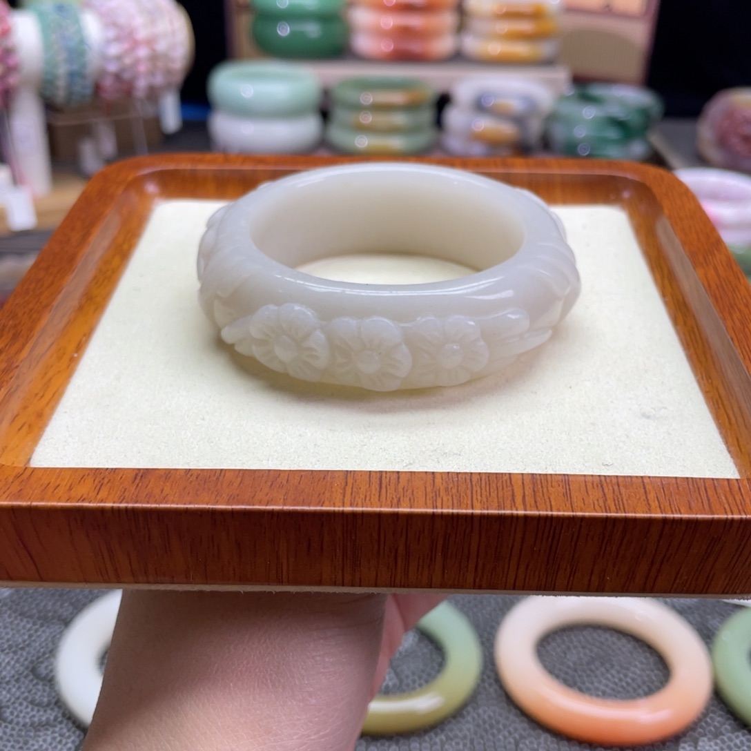 石英质玉未镶嵌手镯