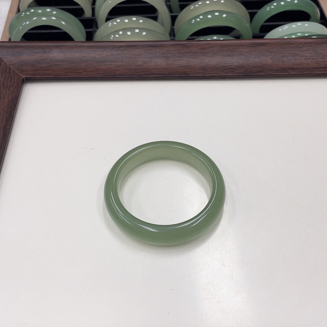 东陵石未镶嵌手镯