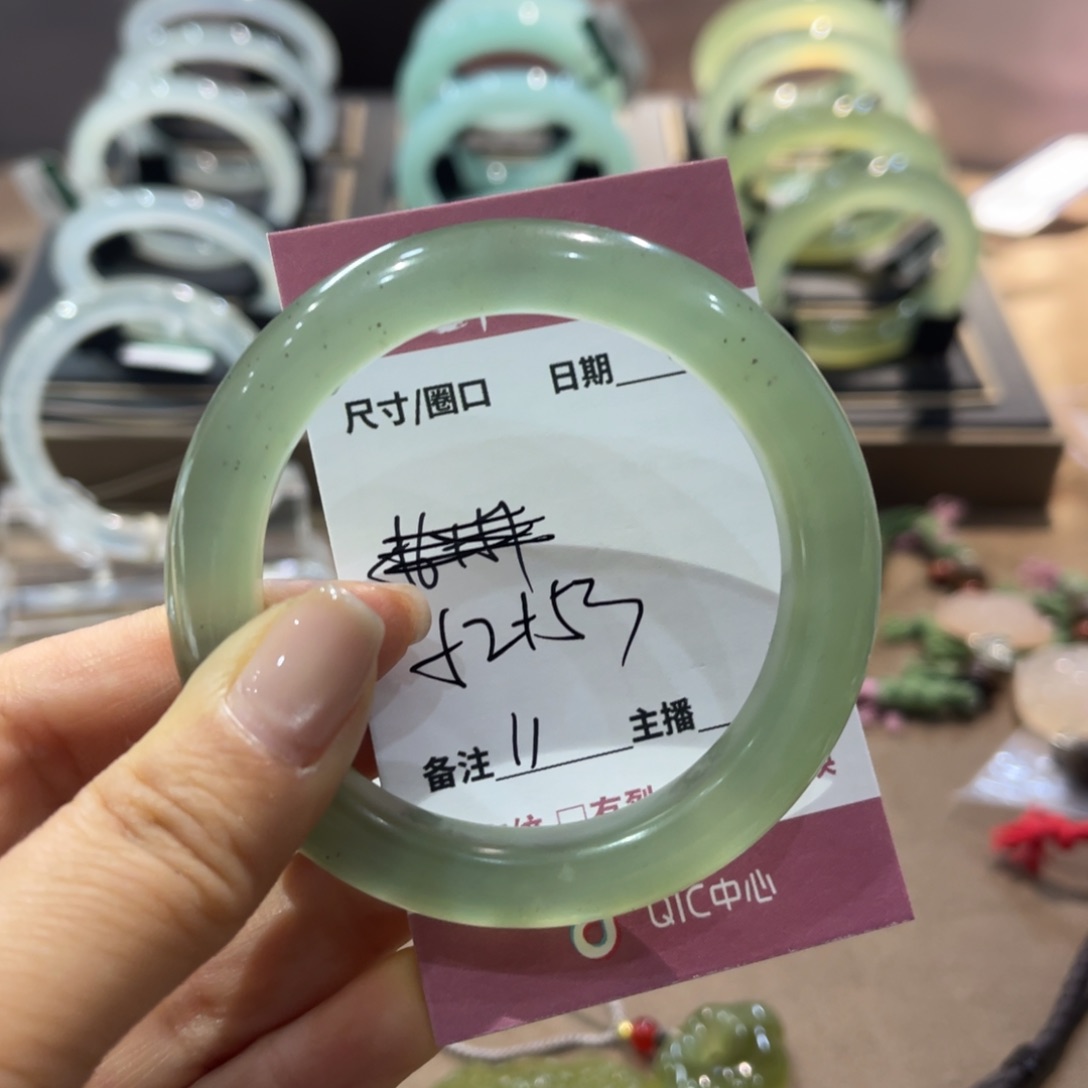 岫玉手镯未镶嵌手镯