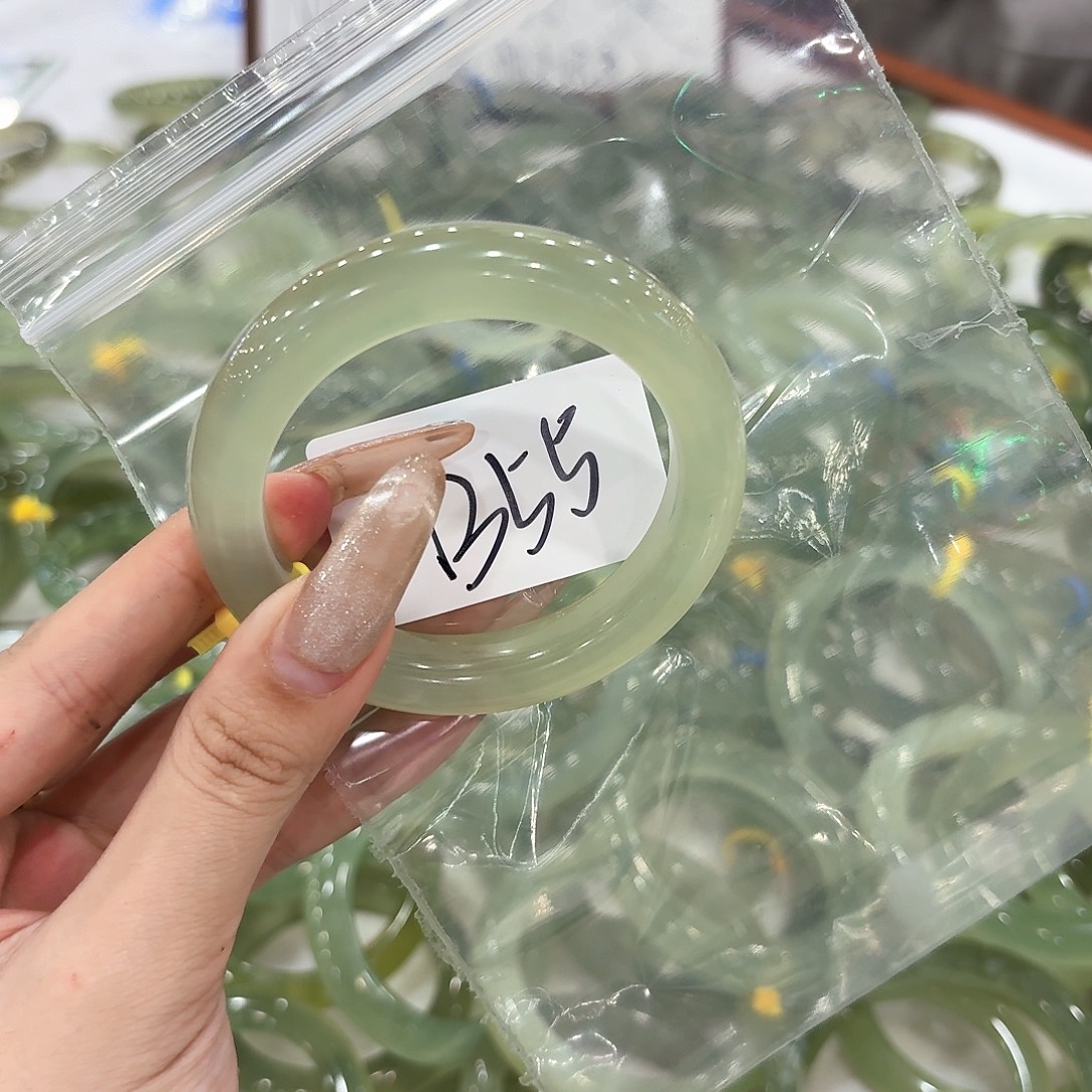 豆***7未镶嵌蛇纹石玉手镯