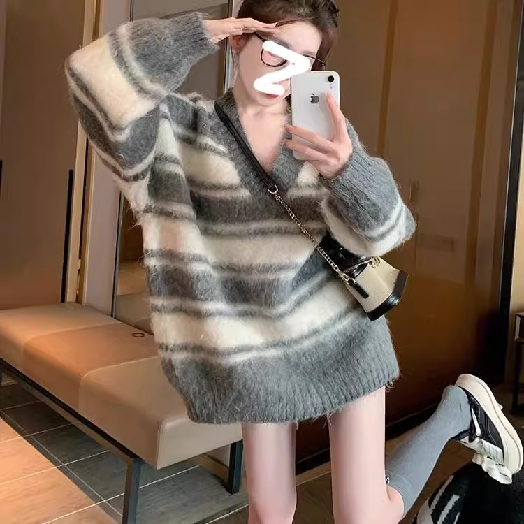大码胖MM灰色V领条纹毛衣女秋冬慵懒风宽松显瘦遮肉复古针织上衣
