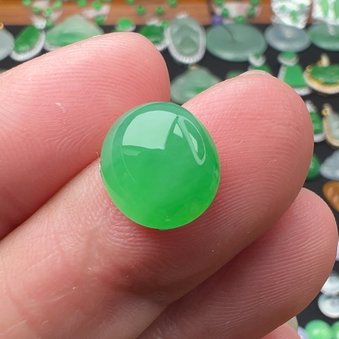 翡翠颈饰未镶嵌蛋面11.4