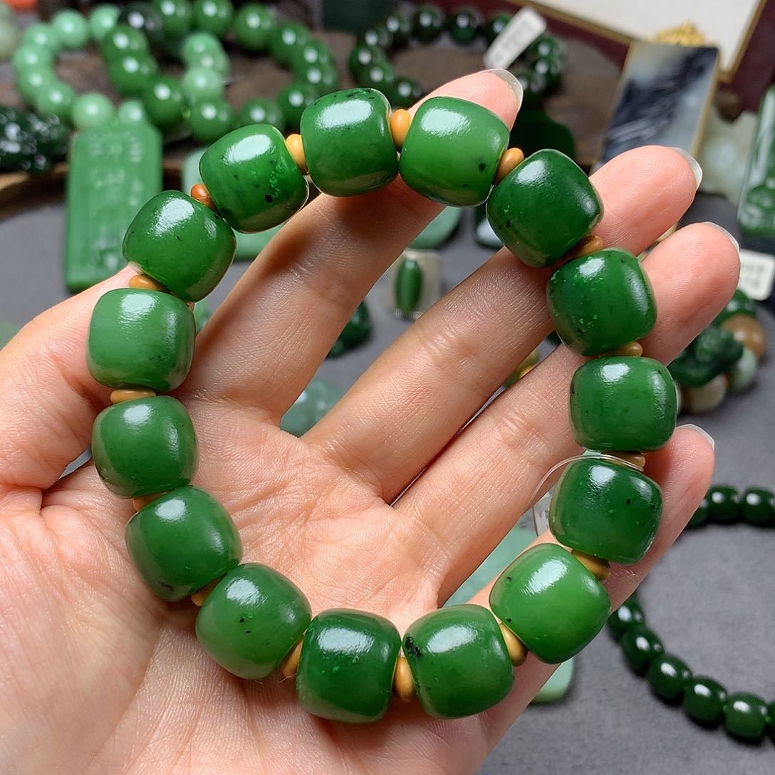 和田玉颈饰未镶嵌手串