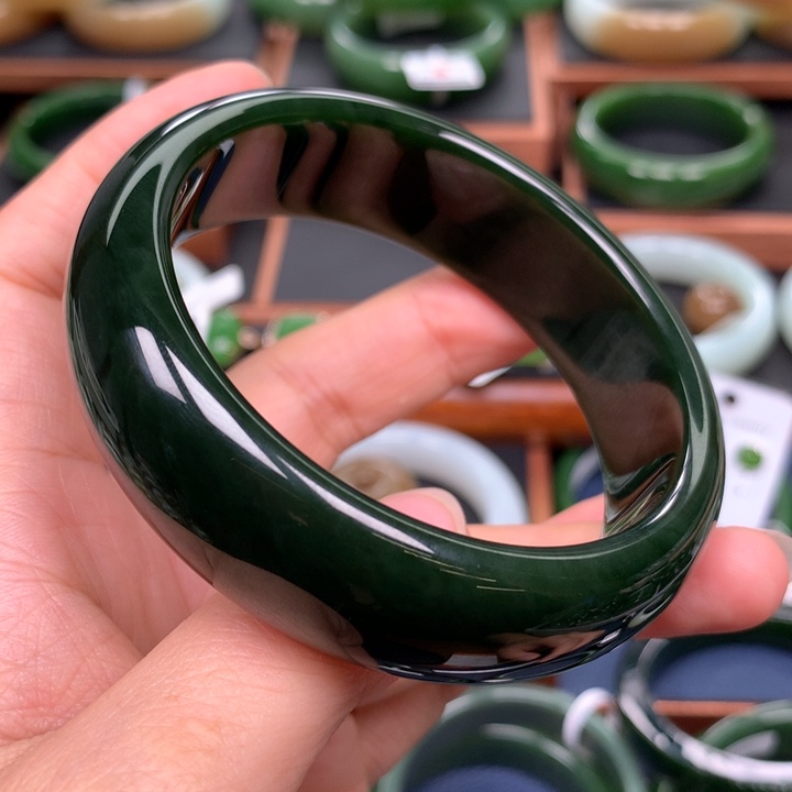 和田玉（碧玉）手镯未镶嵌60