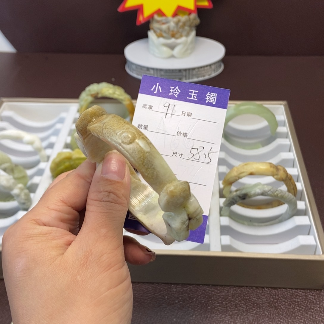 蛇纹石玉手镯未镶嵌