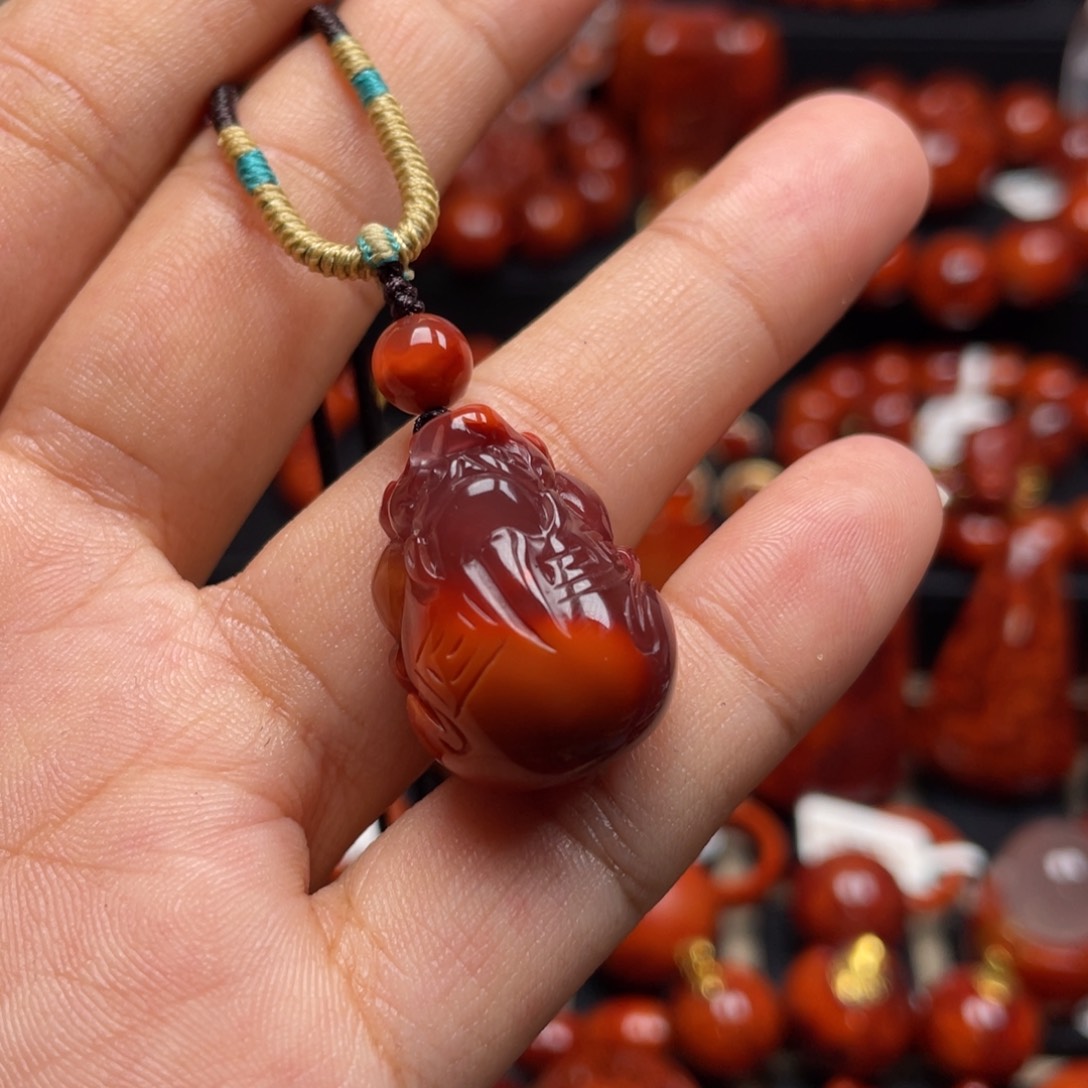 南红玛瑙未镶嵌珠宝奇石貔貅吊坠