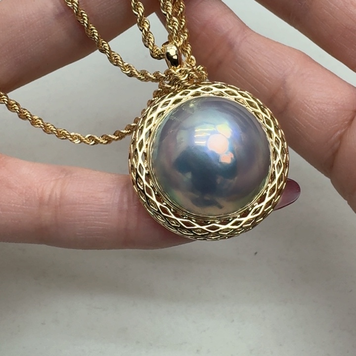 拼合珍珠（马贝珠）颈饰18K金镶嵌