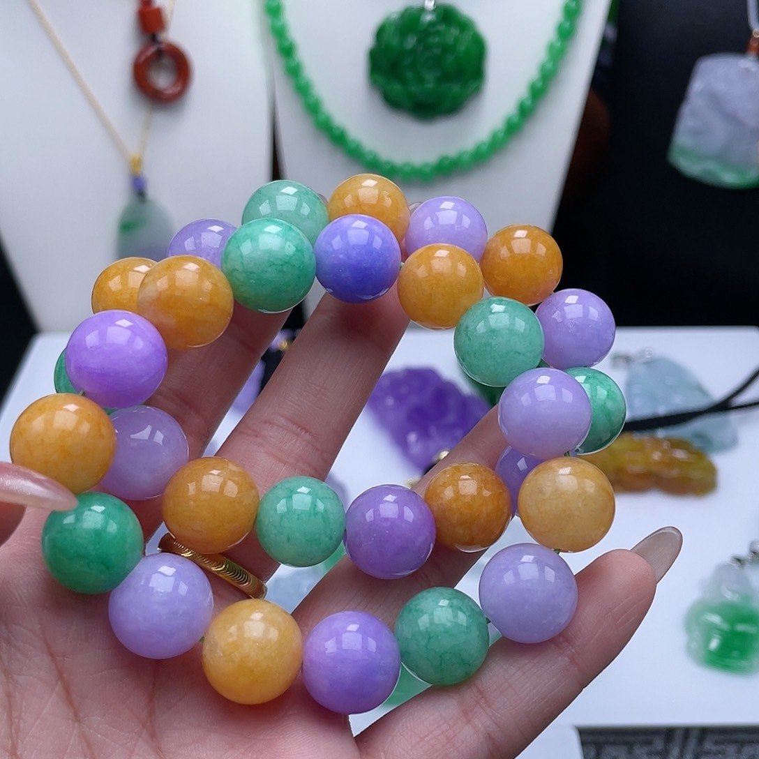 翡翠吊坠(赠链)未镶嵌