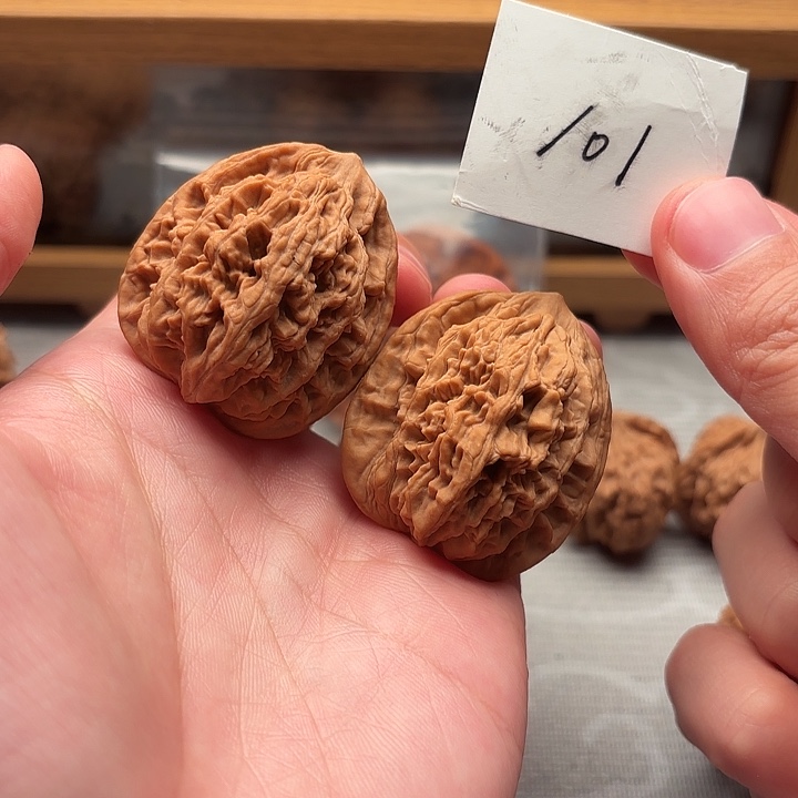 文玩核桃吊坠37全品虎头