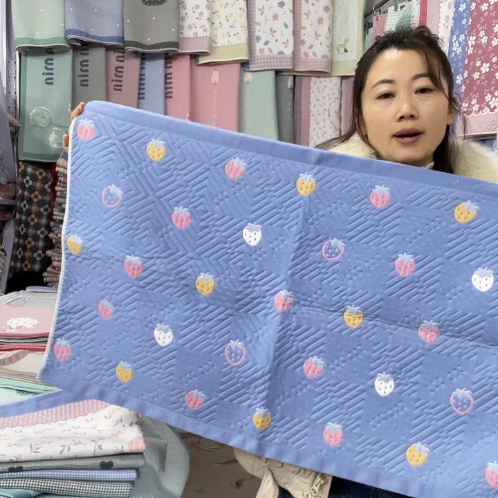 棉特价促销蓝色草莓