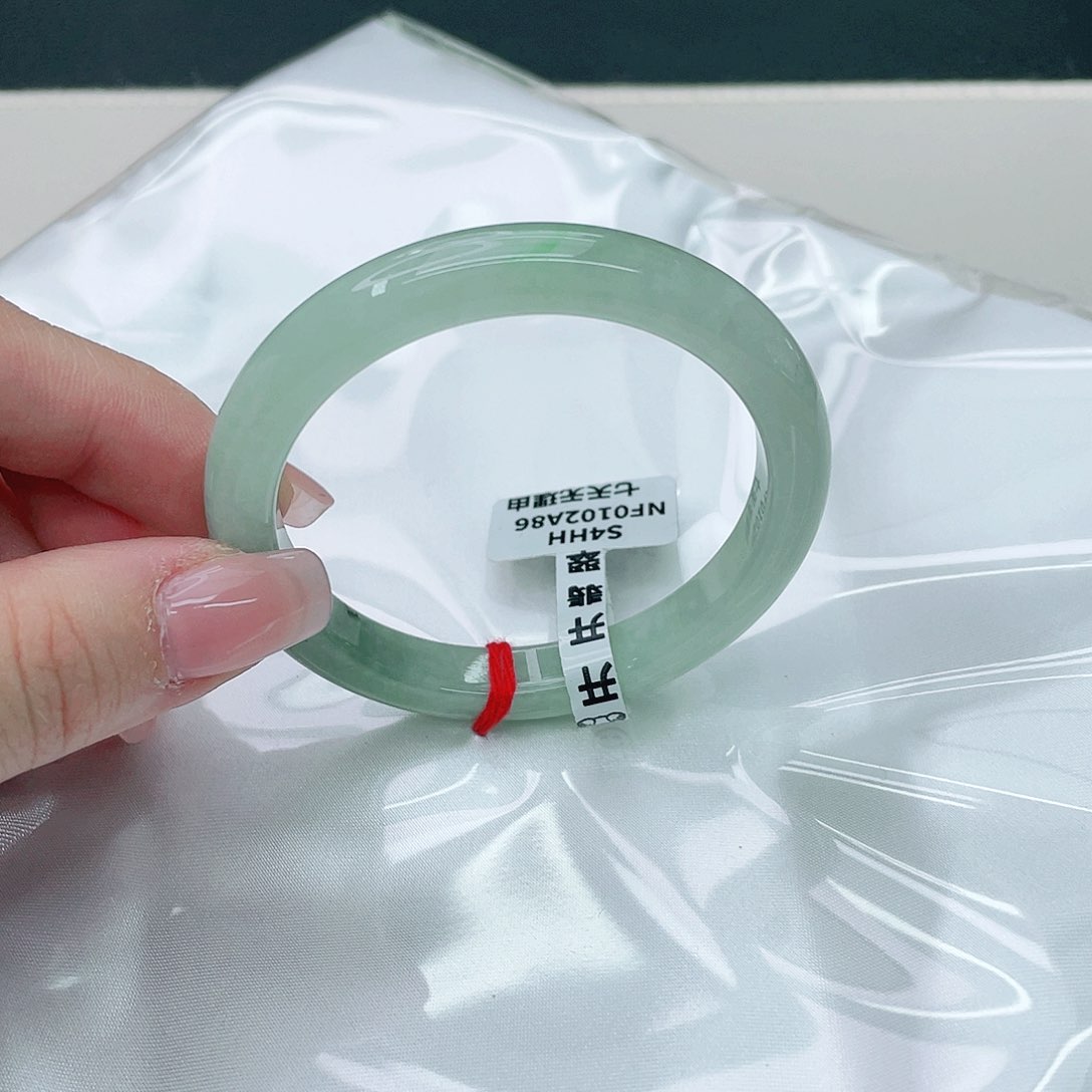 翡翠手镯未镶嵌正52.6