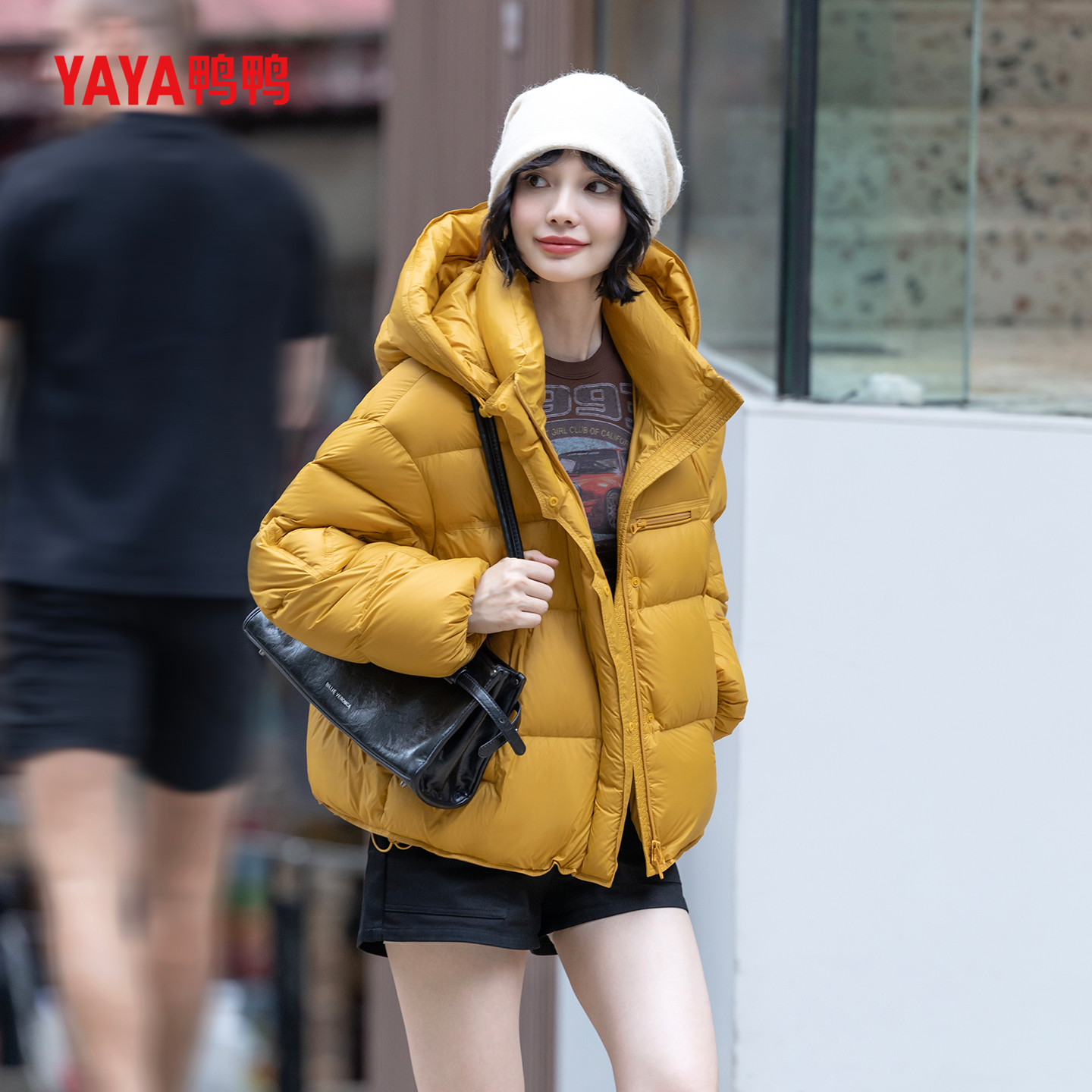 YAYA/鸭鸭官方新国标90绒短款女士街头户外冬季休闲保暖羽绒服