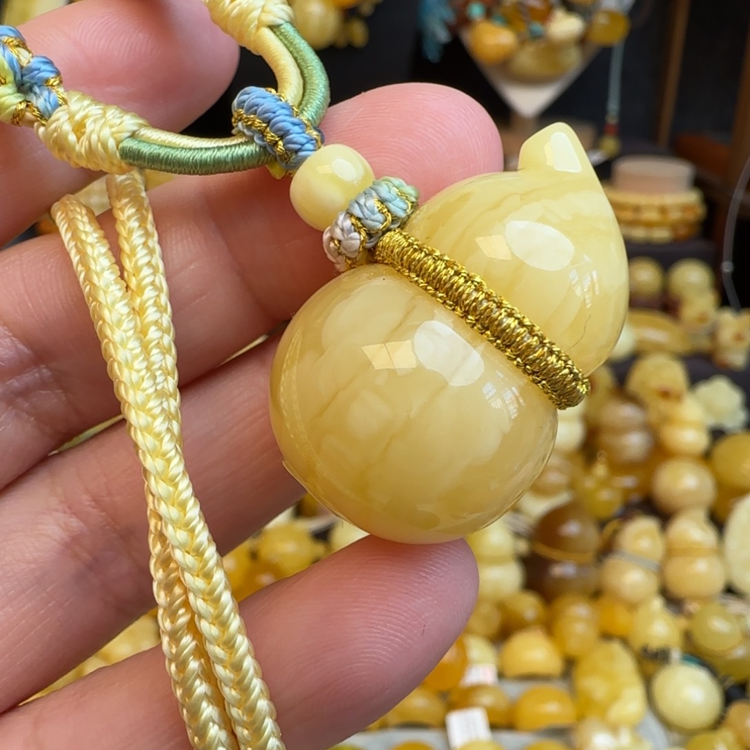 琥珀未镶嵌套链天然俄料浓蜡妖花蜜蜡葫芦吊坠