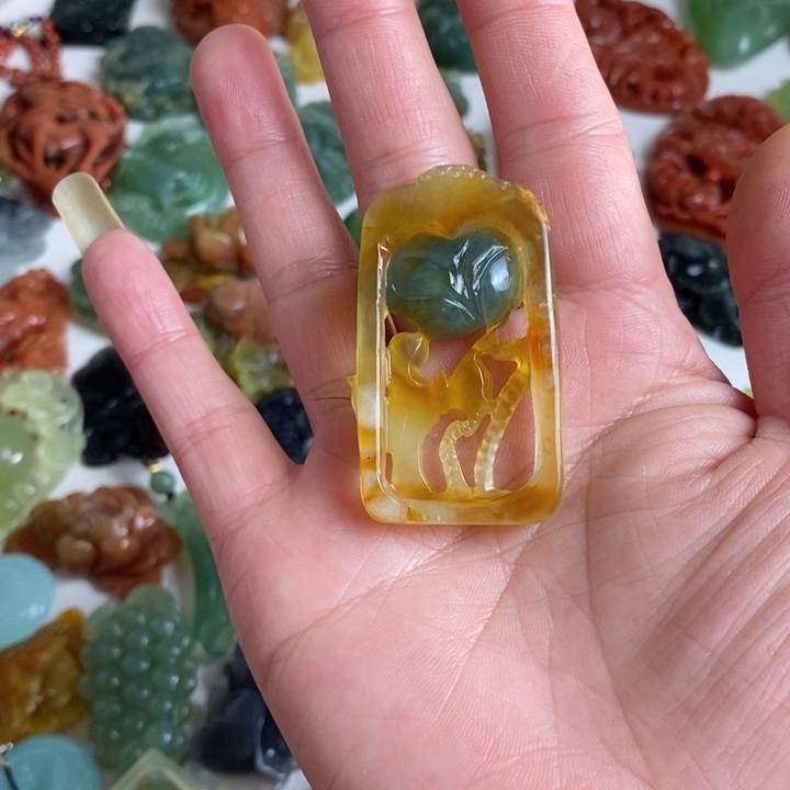 蛇纹石玉颈饰未镶嵌菏